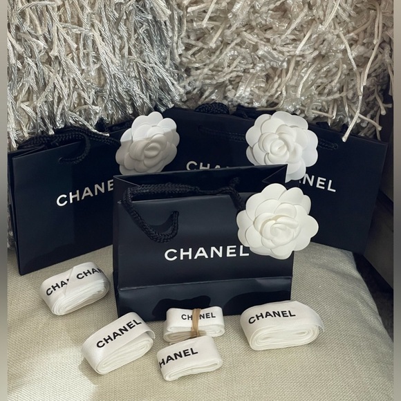 ⭐️(4)CHANEL SM SHOPPING BAGS⭐️(3)CHANEL CAMELLIA FLOWERS🌸LOT’SA CHANEL RIBBON💝 - Picture 1 of 8